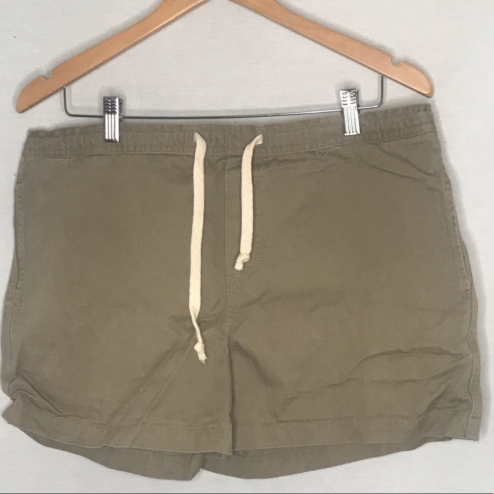 Drawstring khaki shorts